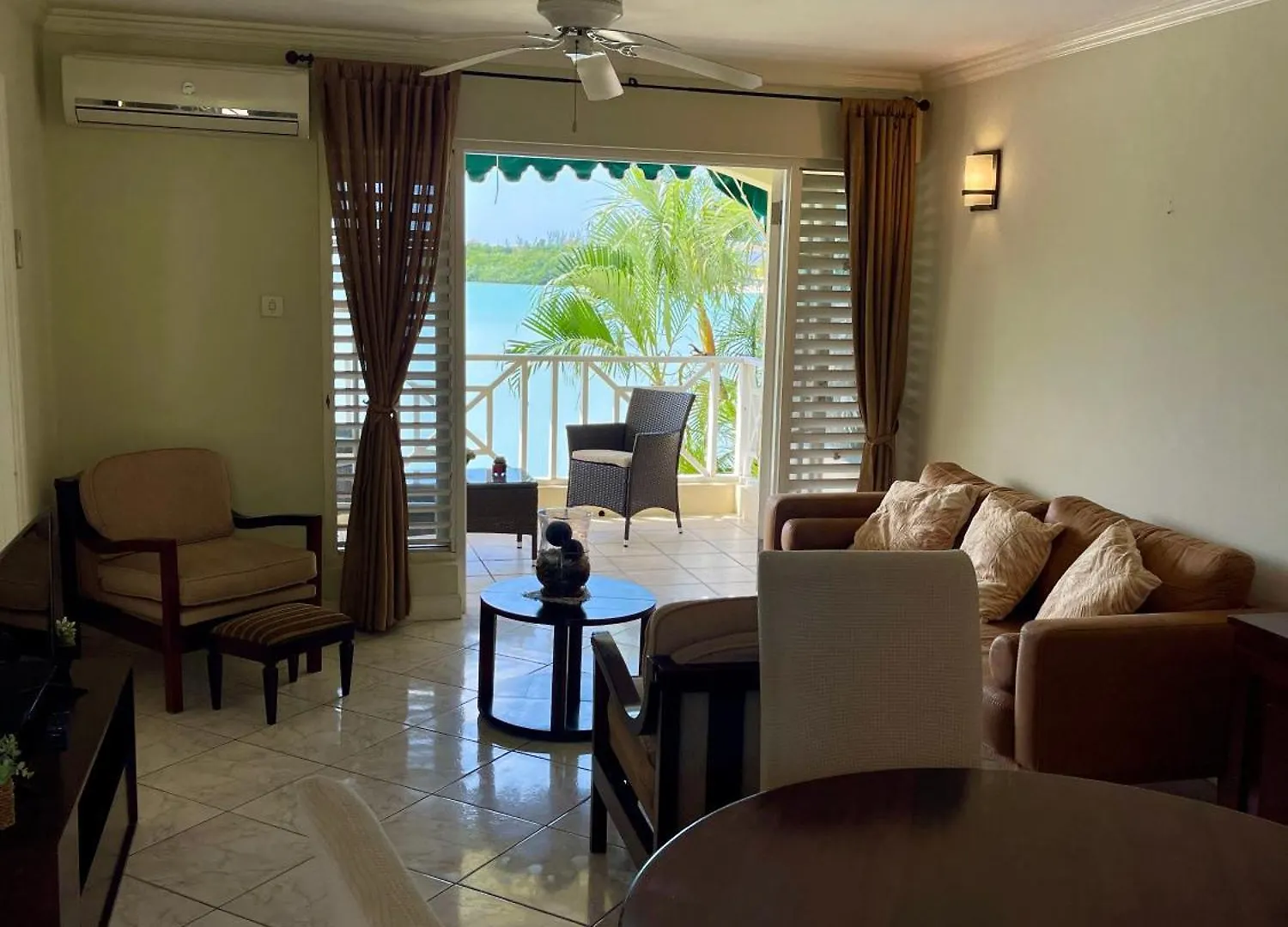 Luxury Apartments And Rooms,The Lagoons 몬테고 베이 0*,