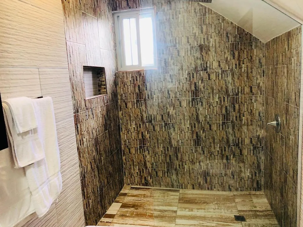 Luxury Apartments And Rooms,The Lagoons 몬테고 베이